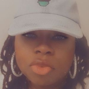 Meet your Posher, Renee